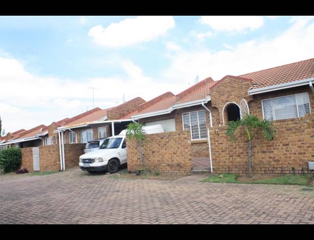 2 BEDROOM TOWNHOUSE FOR SALE IN NORKEM PARK